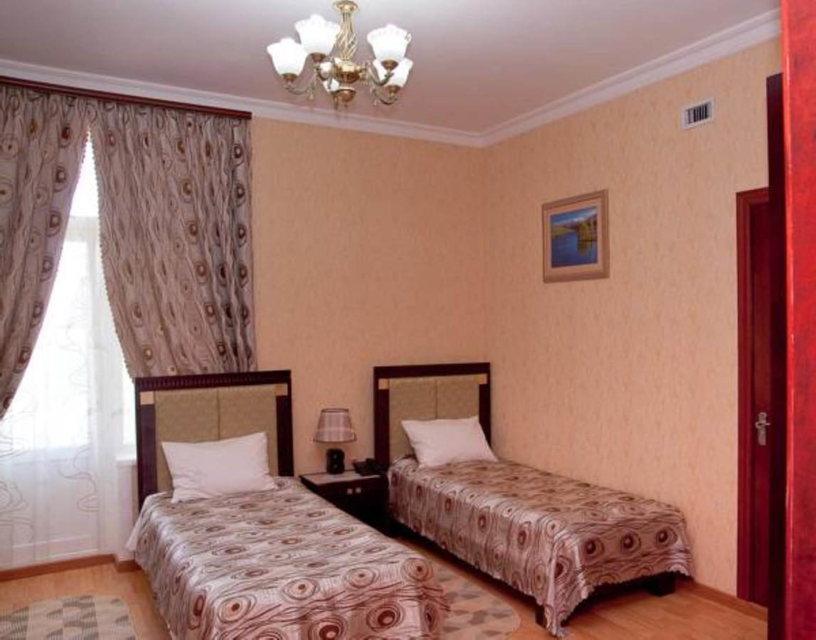 Bahoriston Hotel Guliston Buitenkant foto