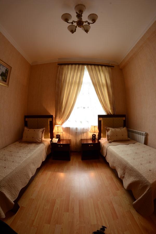 Bahoriston Hotel Guliston Buitenkant foto