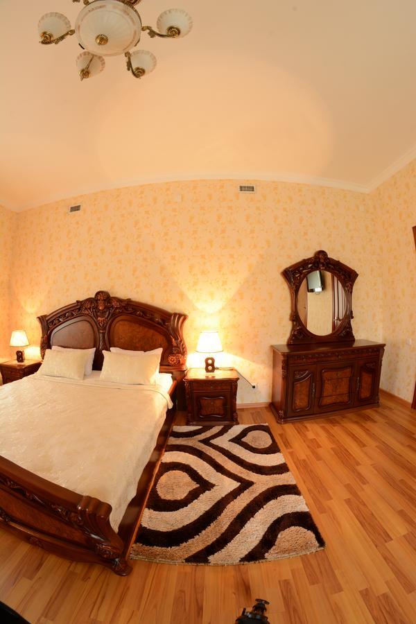 Bahoriston Hotel Guliston Buitenkant foto